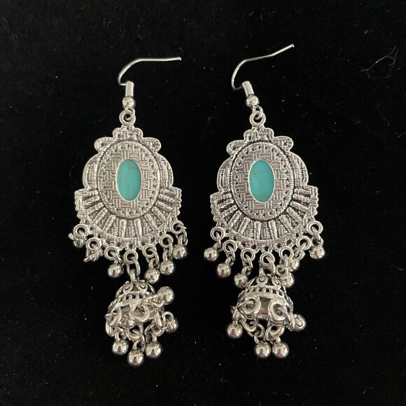 3/$17 Southwestern Inspired Faux Turquoise and Silver Pierced Ear… - Picture 2 of 3